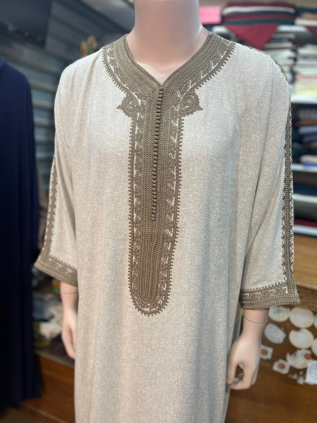 Verschiedene Kandoras (Mlifa, Lolan)