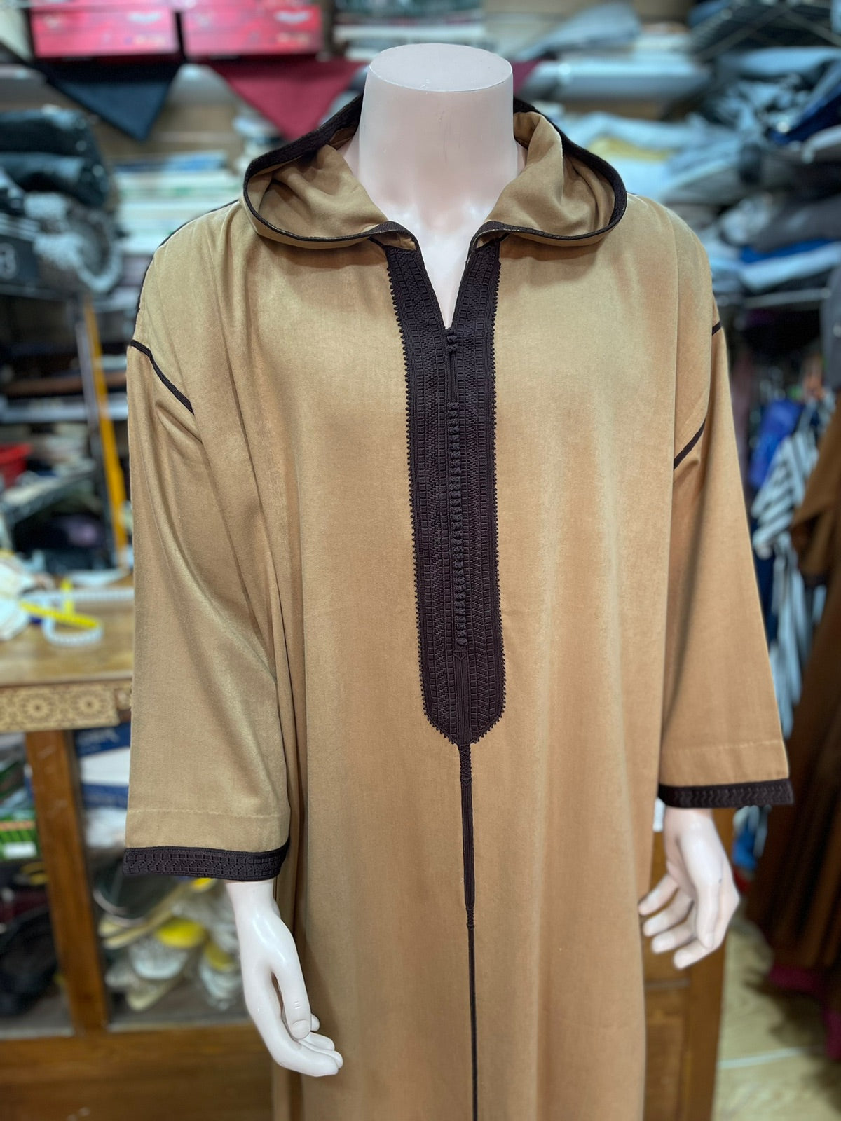 Verschiedene Djellabas in extra hochwertigem Mlifa-Stoff