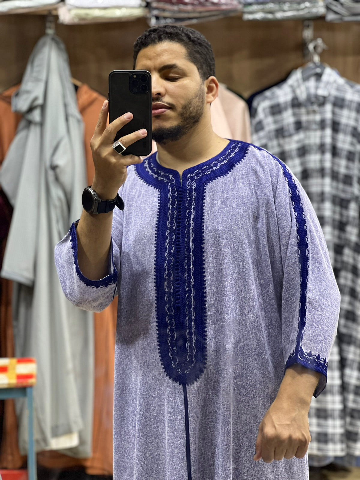 Neuer Djellaba-Stil mit besonderer Verzierung