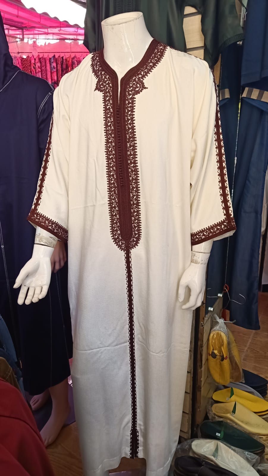 Verschiedene Kandoras (Mlifa, Lolan)