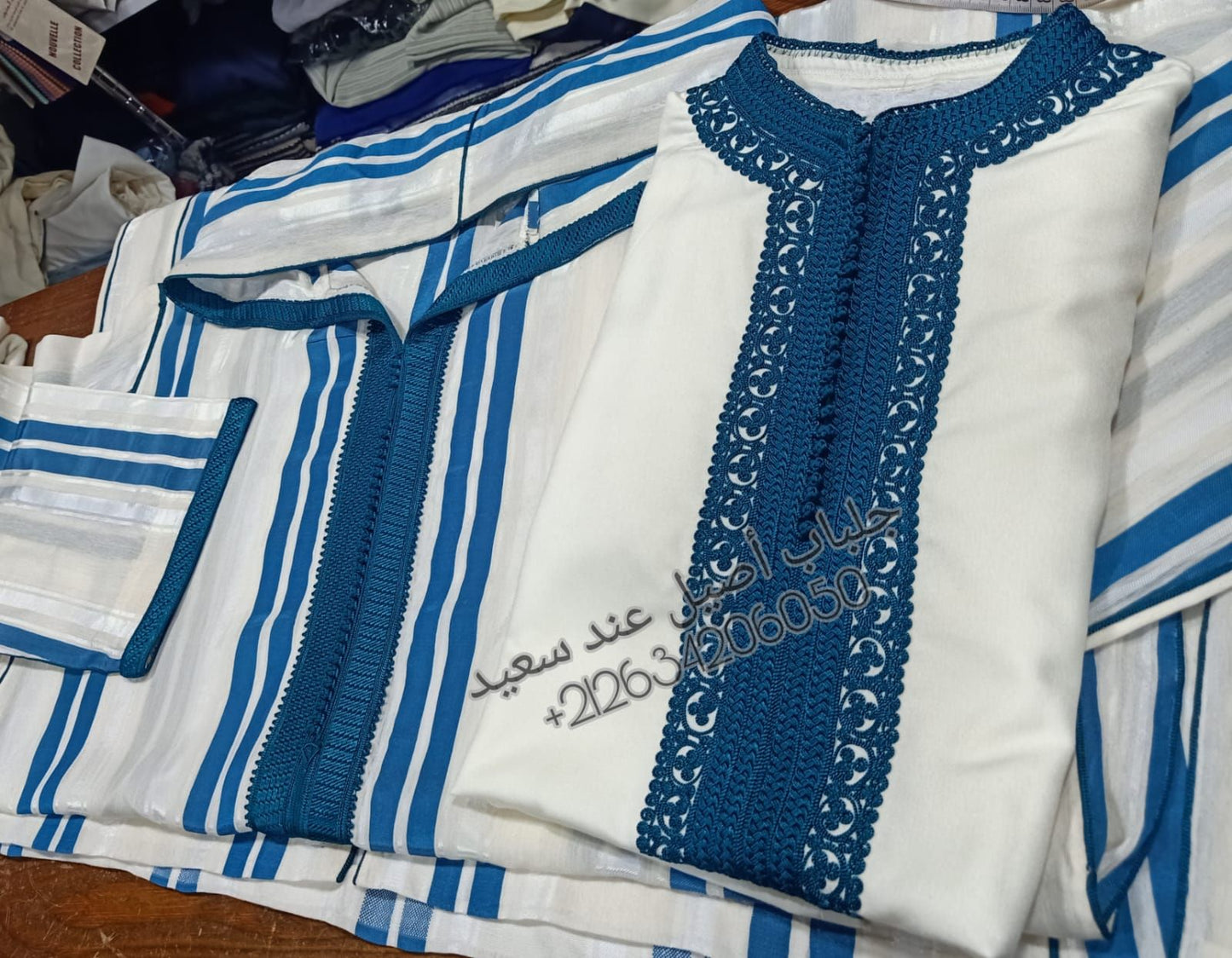 Verschiedene Djellabas (Fassiya-Haar, Soussdi)