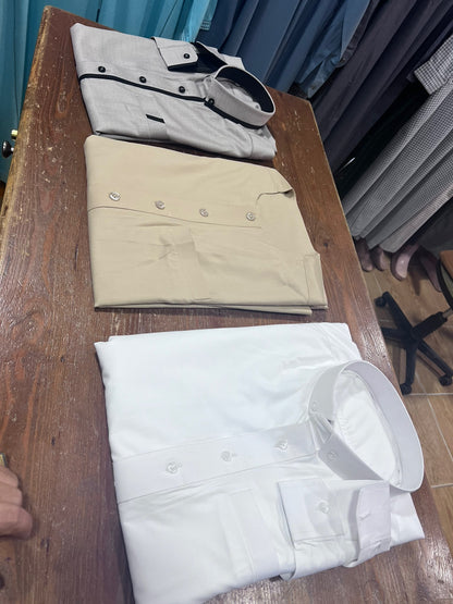 Verschiedene Hemden aus dem Jilbab Asil Shop