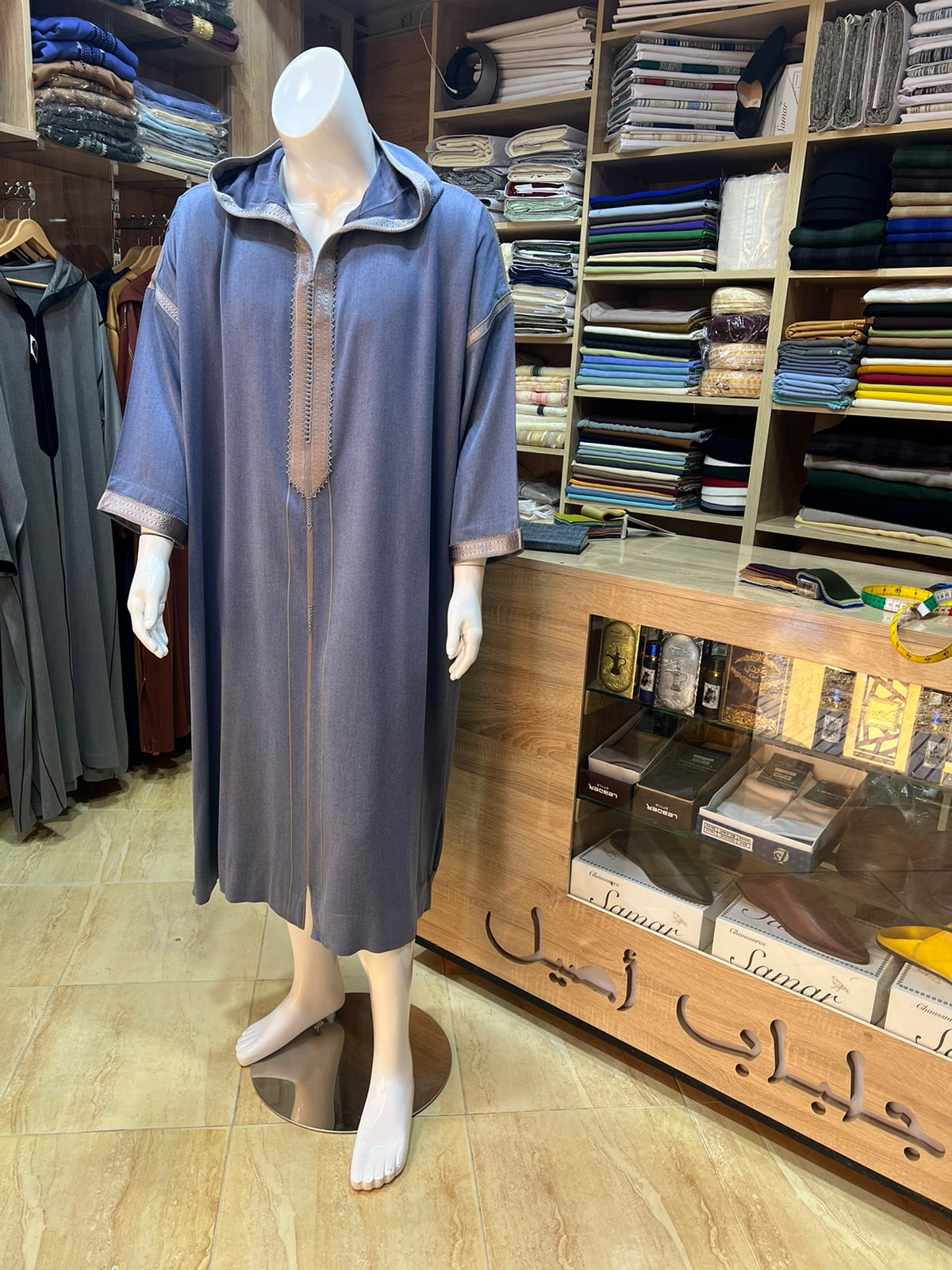 Aufwendig bestickte marokkanische Djellaba