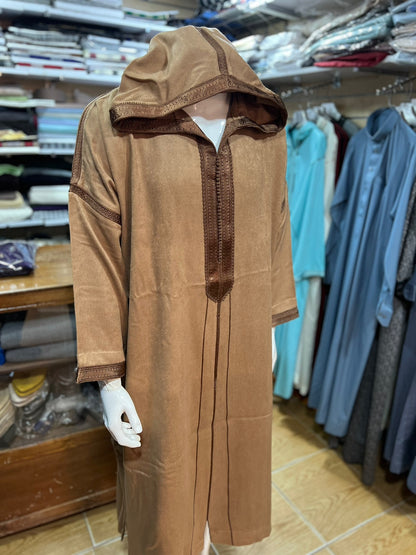 Aufwendig bestickte marokkanische Djellaba