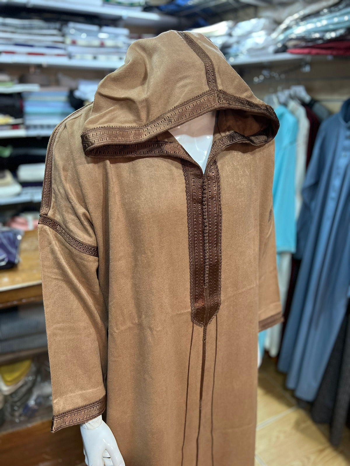 Aufwendig bestickte marokkanische Djellaba